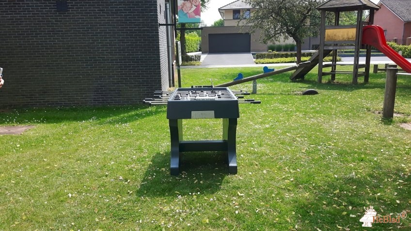Bij schooltje, pleintje uit As