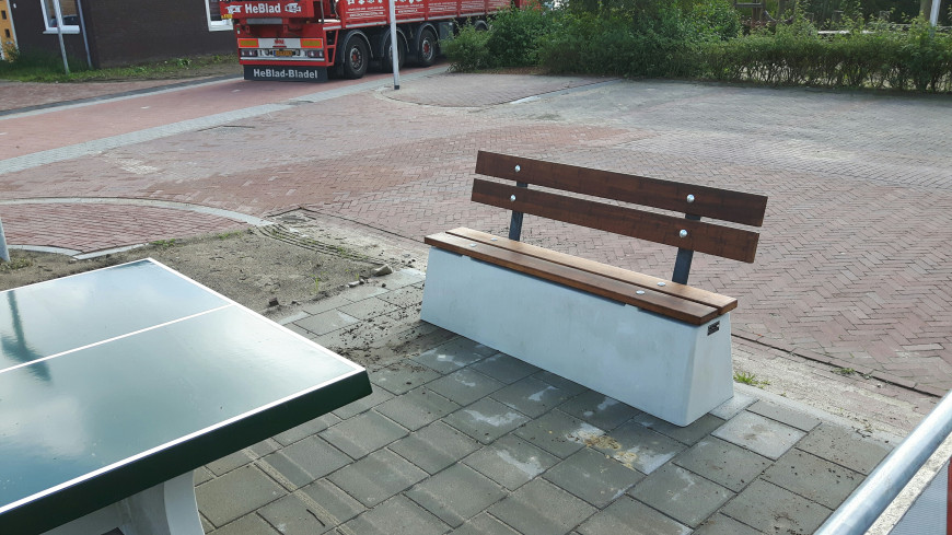 Betonbank DeLuxe met Leuning