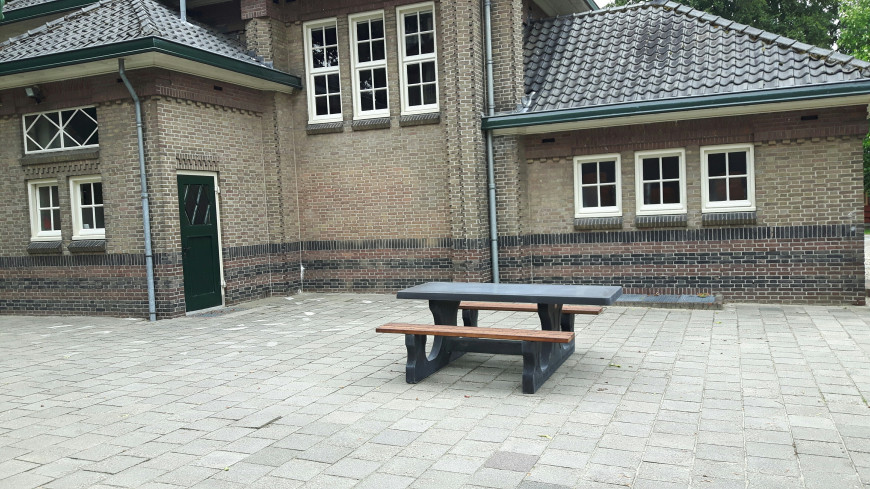 Ensemble pique-nique DeLuxe béton anthracite, accessible aux fauteuils roulants