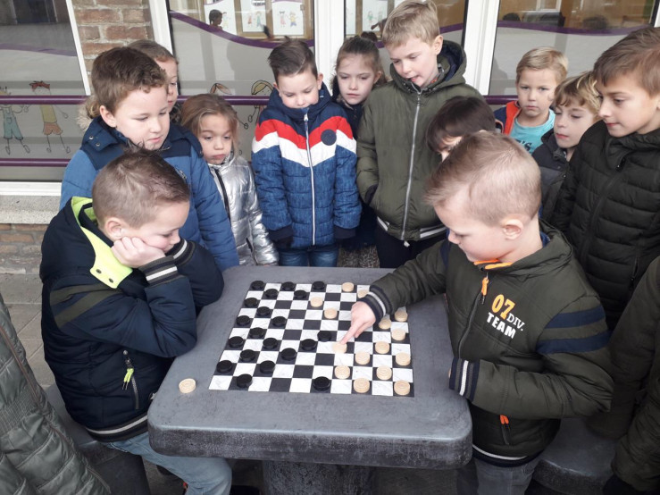 Table de jeu de dames en béton anthracite, 2 personnes