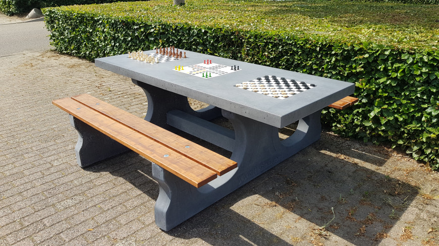 Table Multi-jeux béton Anthracite avec Echec - Dame - Ludo