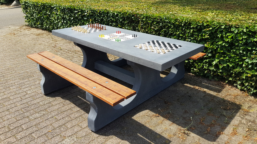 Table Multi-jeux béton Anthracite avec Echec - Dame - Ludo