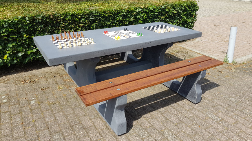 Table Multi-jeux béton Anthracite avec Echec - Dame - Ludo