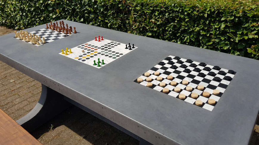 Table Multi-jeux béton Anthracite avec Echec - Dame - Ludo