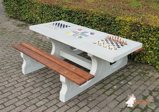 Table Multi-jeux béton Naturel avec Echec - Dame - Ludo