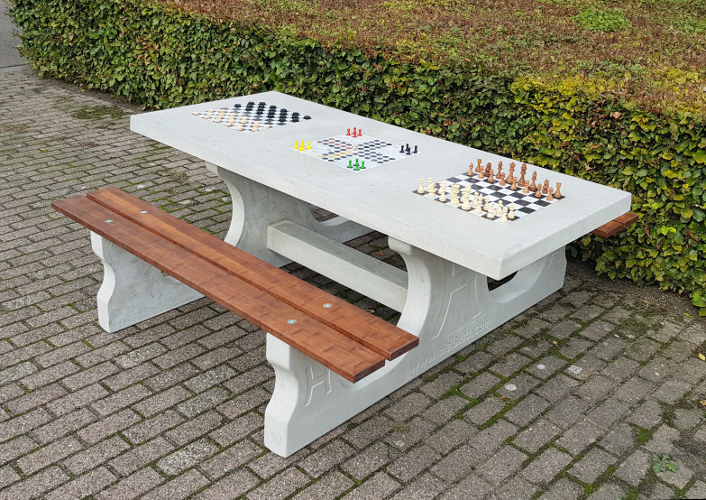 Table Multi-jeux béton Naturel avec Echec - Dame - Ludo