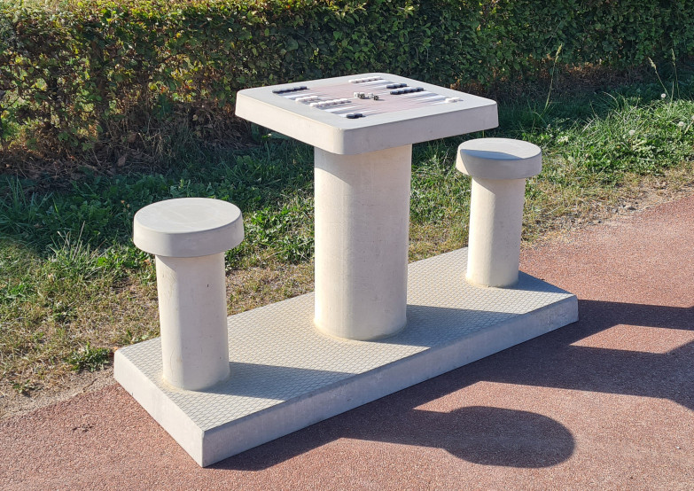 Table de backgammon en béton naturel 2 personnes
