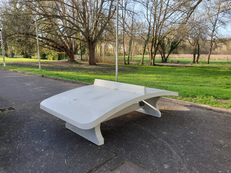 Table Footvolley en béton naturel