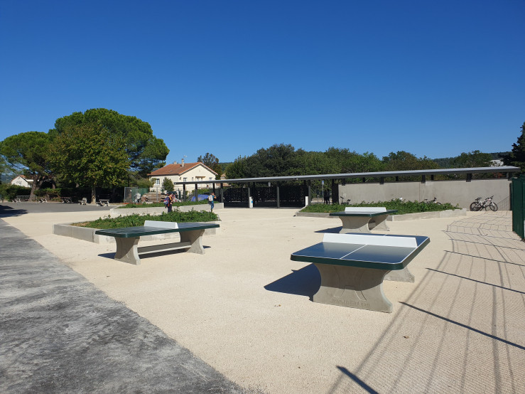 Table de ping-pong verte, angles arrondis