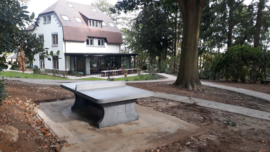 Table de ping-pong béton anthracite arrondie