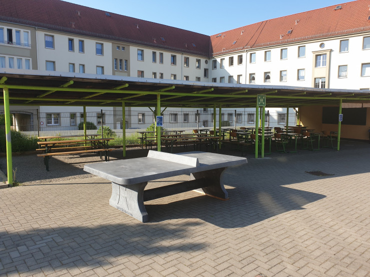 Table de ping-pong béton anthracite arrondie