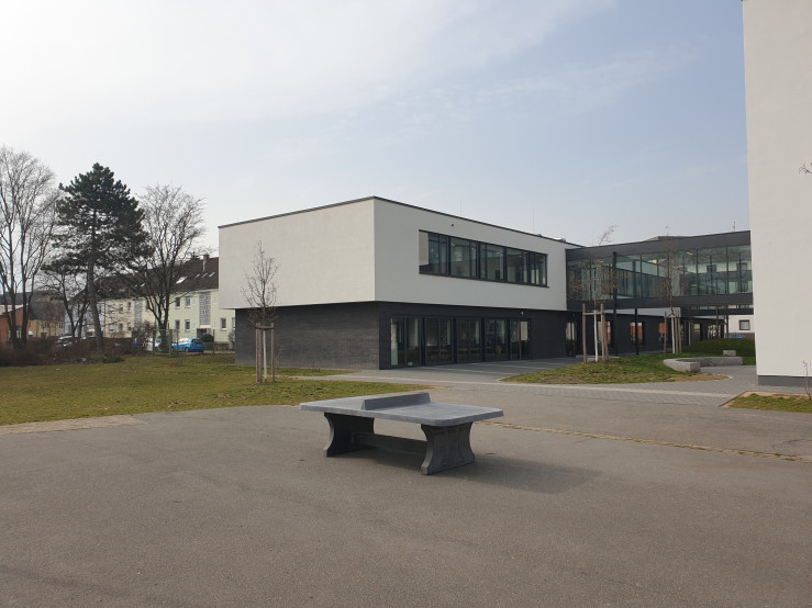 Table de ping-pong béton anthracite arrondie