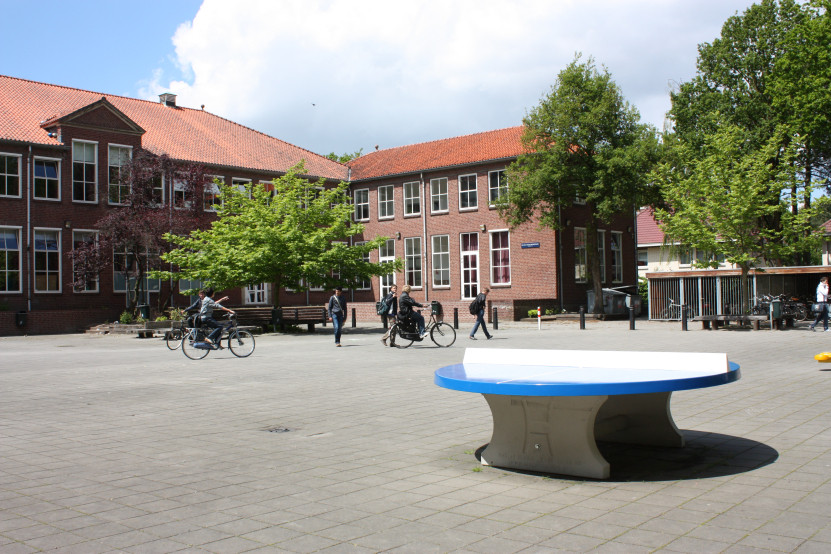 Table de ping-pong bleue ronde