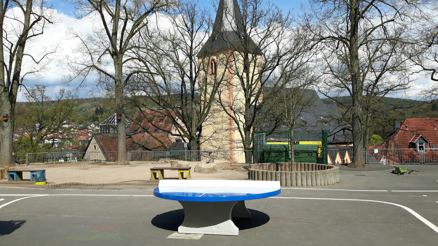 Table de ping-pong bleue ronde
