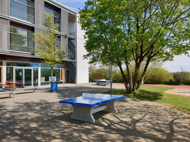 Table de ping-pong bleue