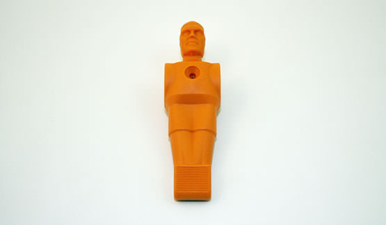 Joueur de babyfoot orange, en matière plastique
