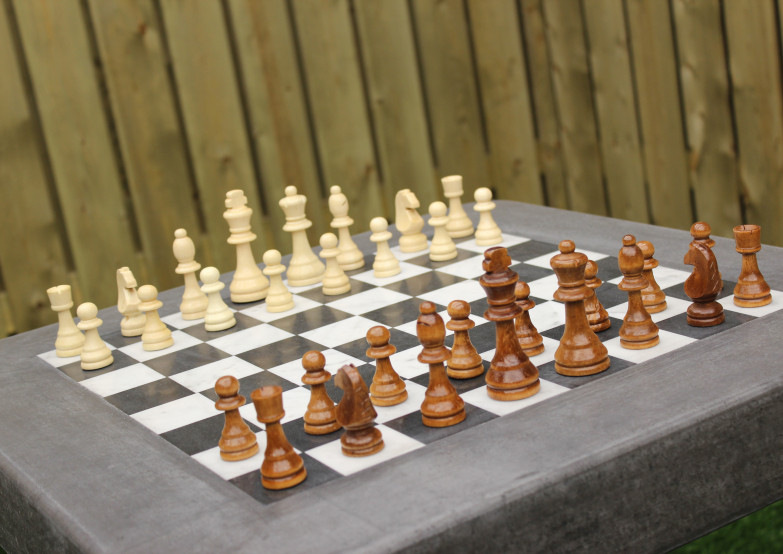Table d'échecs en béton anthracite 2 personnes
